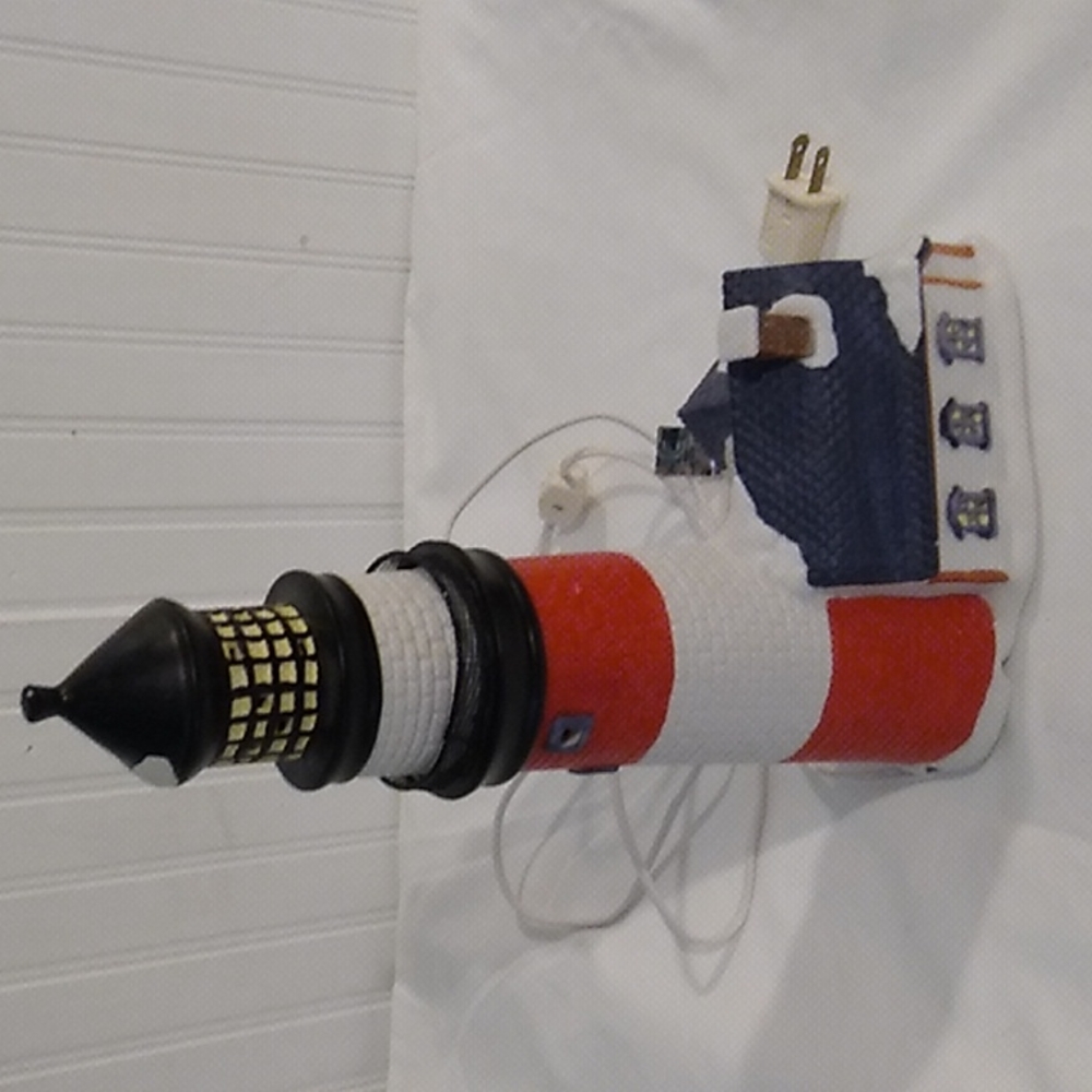 NWOT Lighthouse - Picture 7 of 13